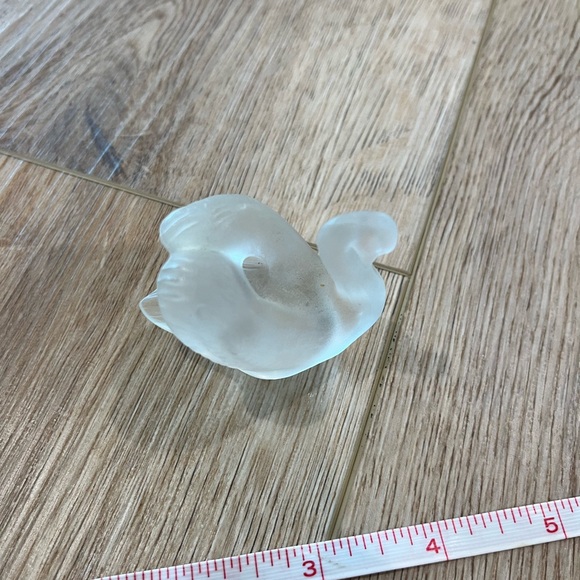 Lalique France signed Frosted Glass Swan Figurine - Picture 2 of 3